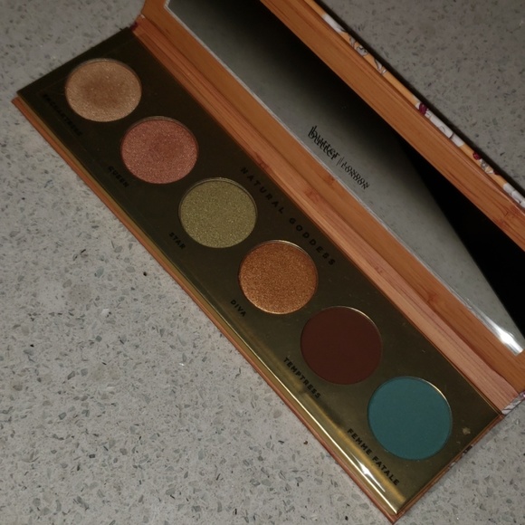 BUTTER London eyeshadow palette - Picture 3 of 3